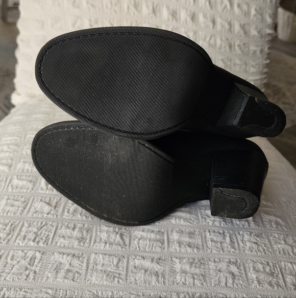 Daisy Fuentes Black Heeled Ankle Boots - Picture 6 of 8